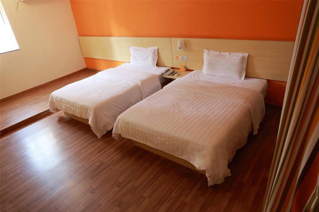 7Days Inn Shanghai Caobao Road Metro Station Rom bilde